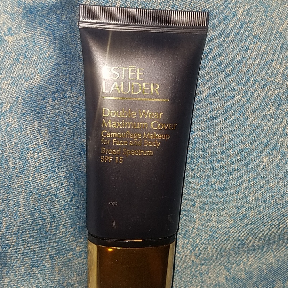 Estee Lauder double wear maximum covet 1n3 crm van